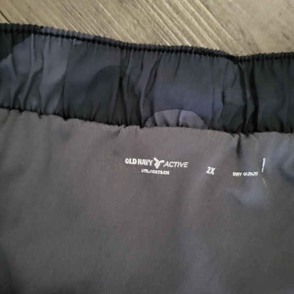 Womens Mid-Rise StretchTech Run Shorts - Picture 13 of 13